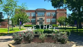 Ë¿¹ÏÊÓÆµ's Campbell Hall and landscaped campus grounds.