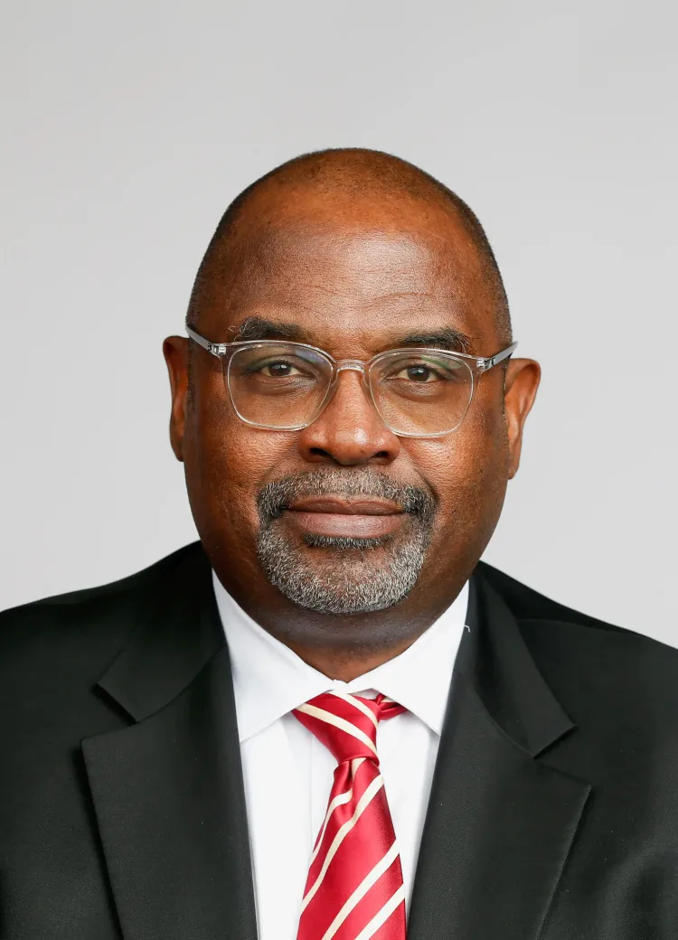 Headshot derek horne